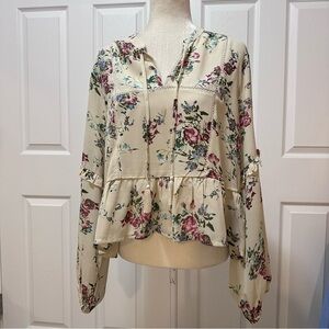 Floral cream top, nwot